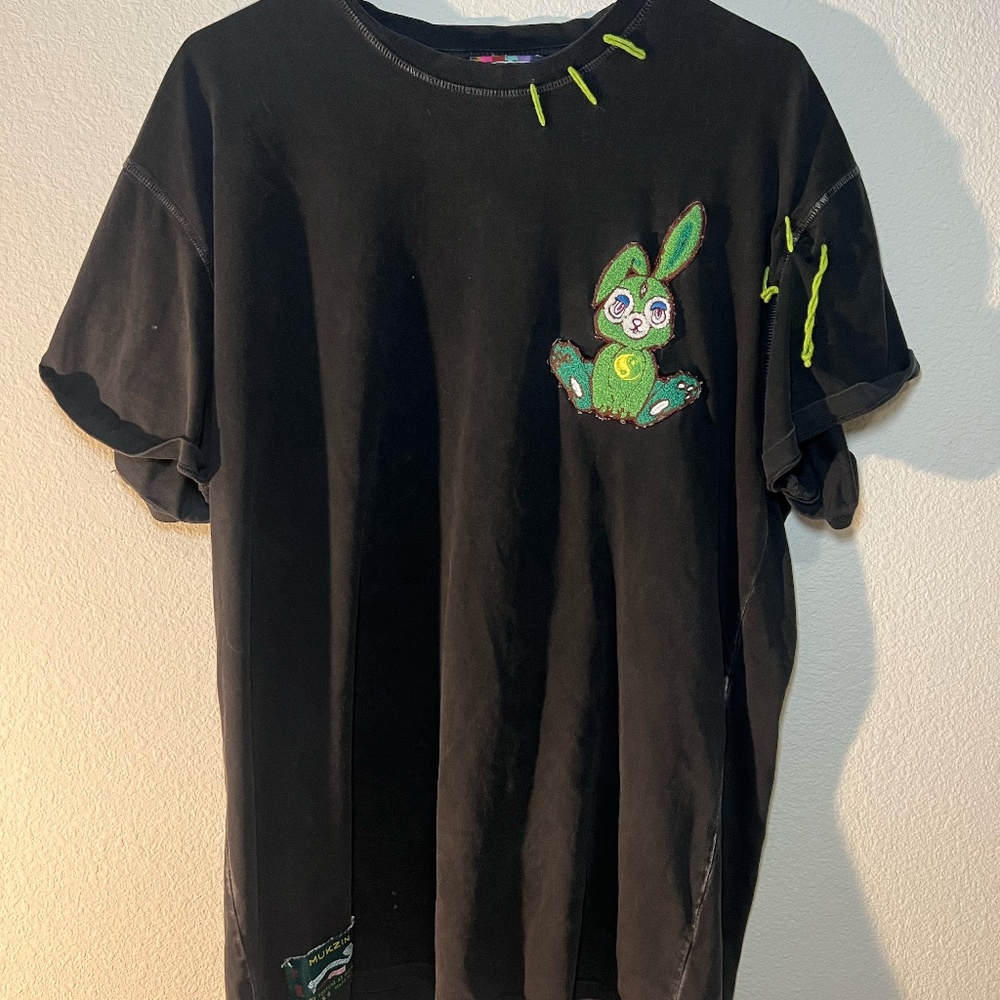 Mukzin black shirt